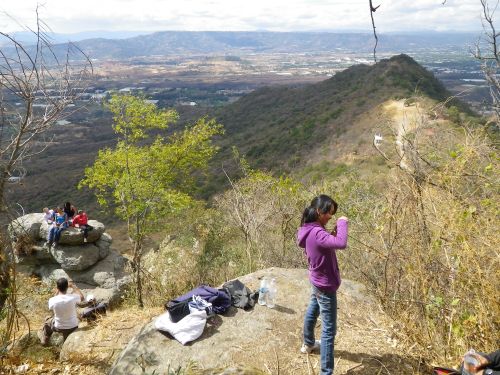 Tenancingo , Daniels launch in back , coming down from Aztec ruins