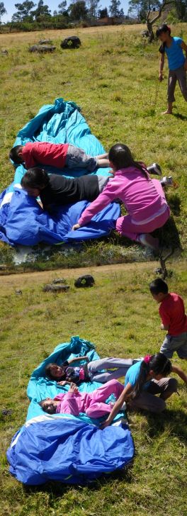 folding steps of my glider , with the chicos from Mexico !